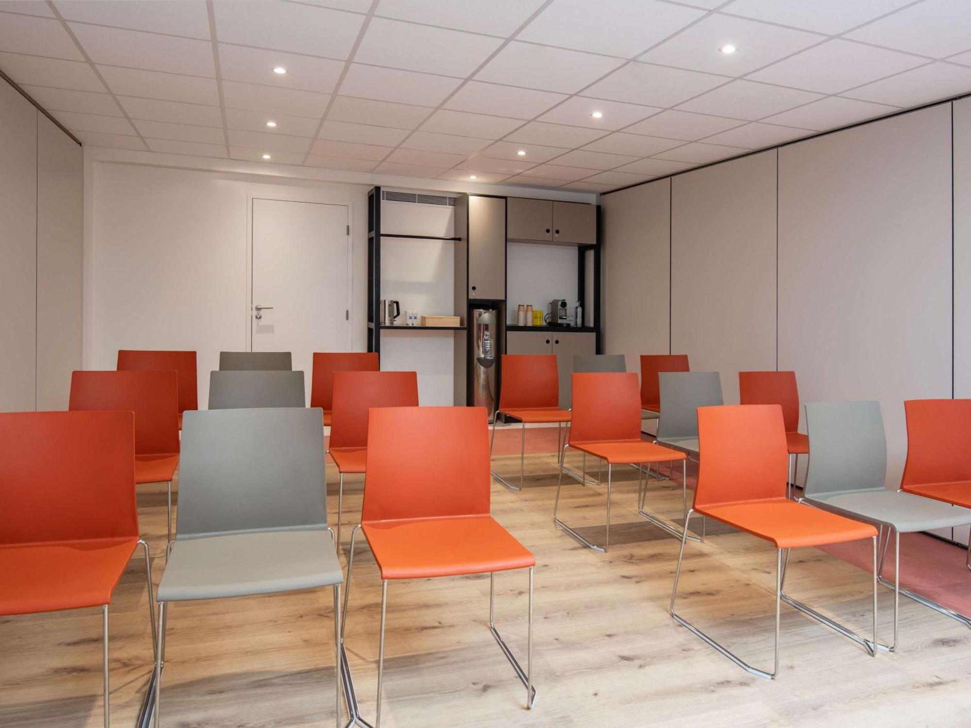 Hotel Ibis Budget Californie Lenval 2*