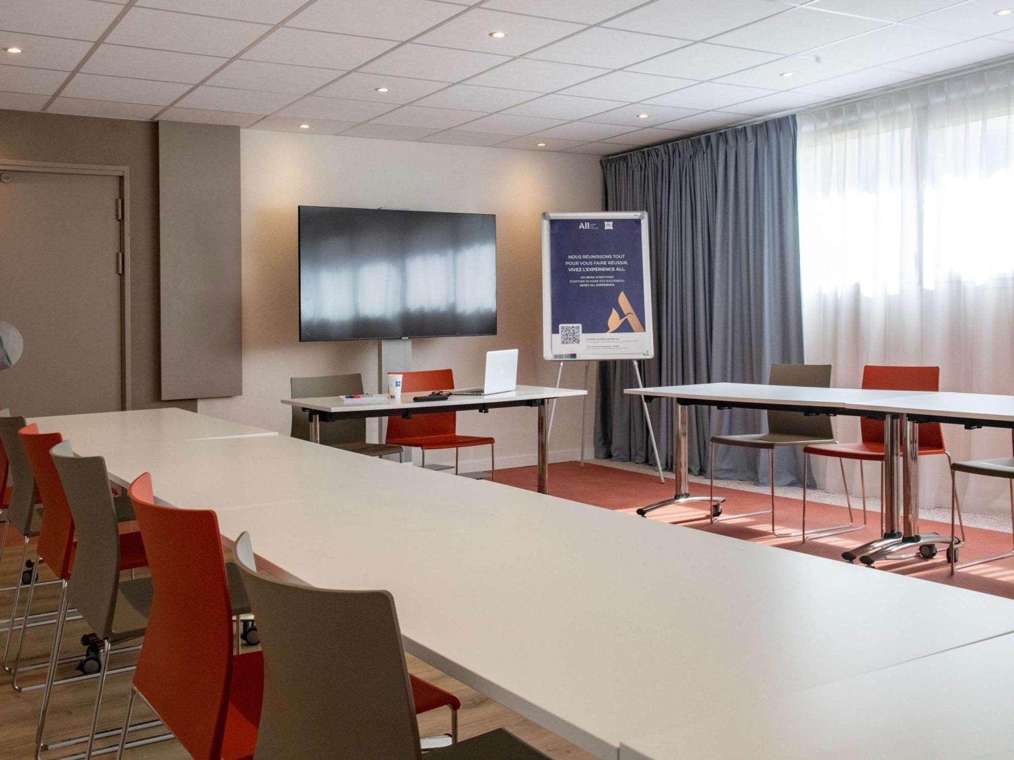 Ibis Budget Californie Lenval Hotel 2*